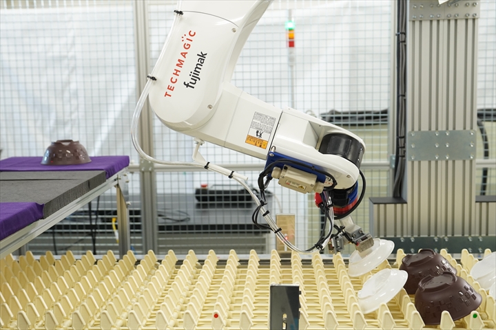 TechMagic株式会社・株式会社フジマック 食器自動仕分けロボット「finibo」の実証実験を開始