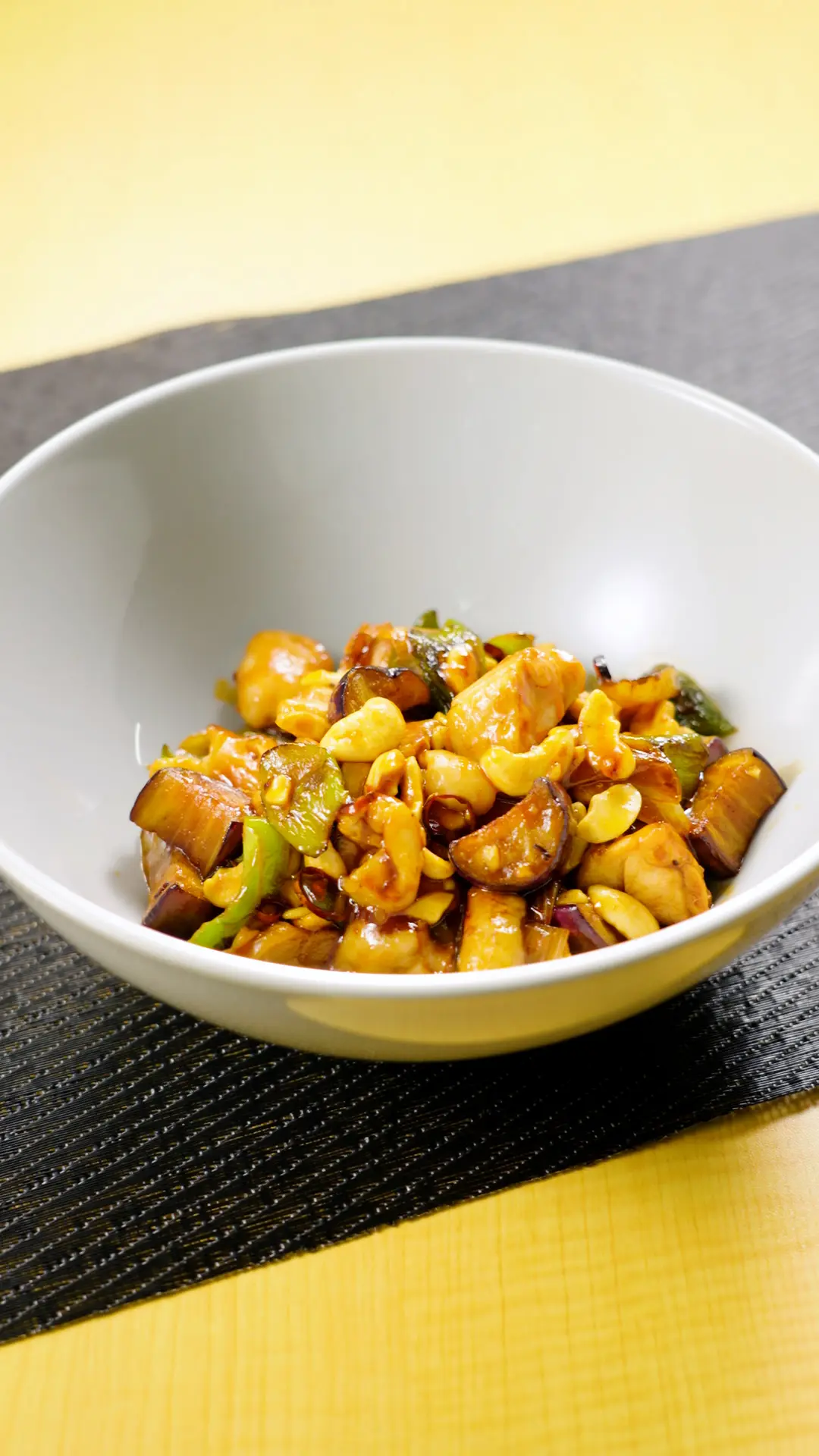 Stir-fried Chicken with Cashew Nut